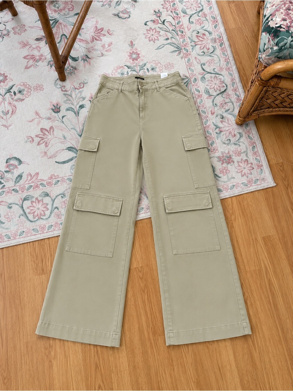 Banana republic Wide-Leg Cargo Pants in tan size 10